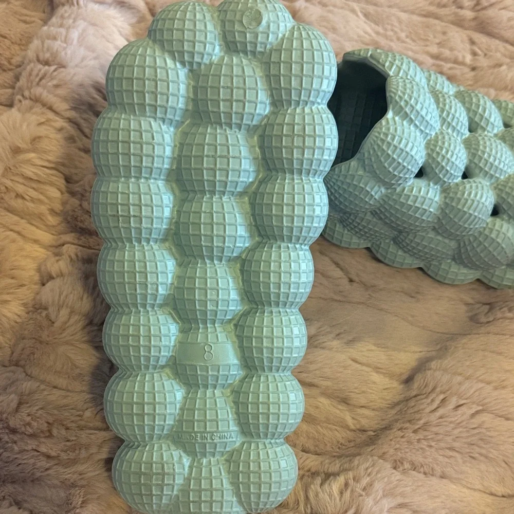 Textured Green Slide Sandals - Picture 3 of 3